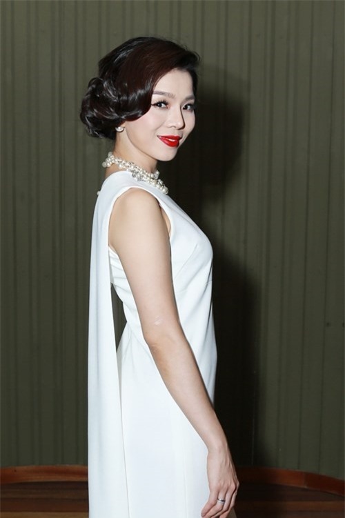 Theo thông tin của một bầu show tại một phòng trà ở Hà Nội từng tiết&nbsp;lộ, số tiền&nbsp;để mời Lệ Quyên hát riêng một đêm tại phòng trà vào khoảng 6000USD (khoảng 138 triệu đồng). - Tin sao Viet - Tin tuc sao Viet - Scandal sao Viet - Tin tuc cua Sao - Tin cua Sao