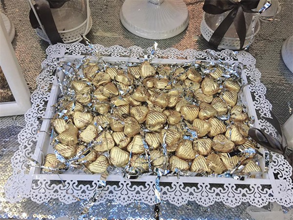 ky niem 5 thang cuoi, “hotgirl dan toc” duoc chong bi mat thue biet thu to chuc tiec sieu lang man - 11