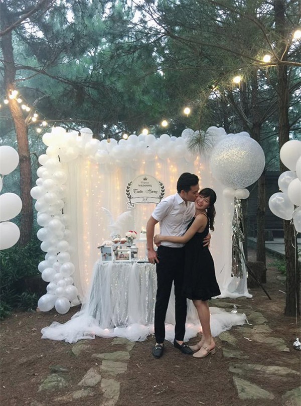 ky niem 5 thang cuoi, “hotgirl dan toc” duoc chong bi mat thue biet thu to chuc tiec sieu lang man - 3