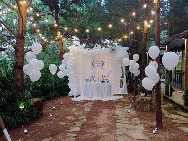 ky niem 5 thang cuoi, “hotgirl dan toc” duoc chong bi mat thue biet thu to chuc tiec sieu lang man - 6