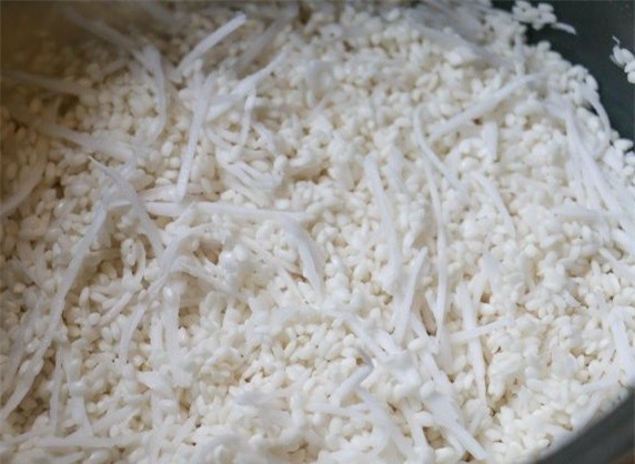 Muốn đồ xôi “3 không: không nhão, không khô, không khê” thì đừng đổ nếp vào nổi kiểu này nữa - Ảnh 1.