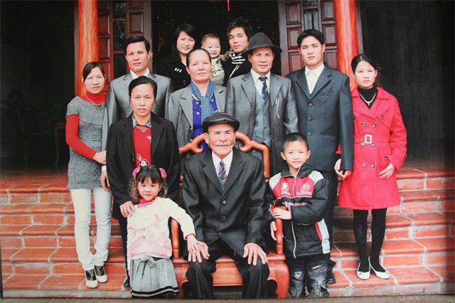 cuoc song hanh phuc cua cap vo chong chenh nhau 40 tuoi, 'tan do' tu cau noi dua - 4