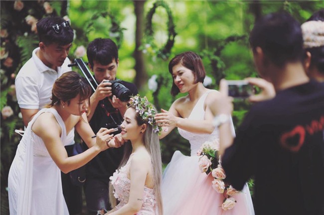 MC Ngọc Trang khoe ảnh cưới với người yêu đồng giới kém 8 tuổi-5