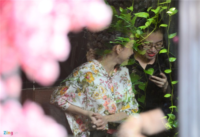 Hoa hau Phuong Nga, Thuy Dung xuat hien sau 45 ngay tai ngoai hinh anh 4