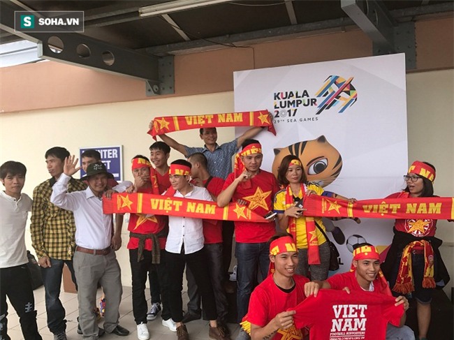 Người Việt tại Malaysia sẵn sàng tiếp lửa cho thầy trò HLV Nguyễn Hữu Thắng - Ảnh 1.