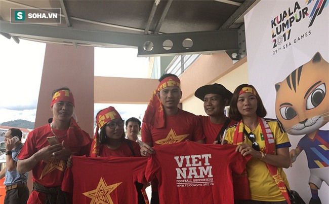 Người Việt tại Malaysia sẵn sàng tiếp lửa cho thầy trò HLV Nguyễn Hữu Thắng