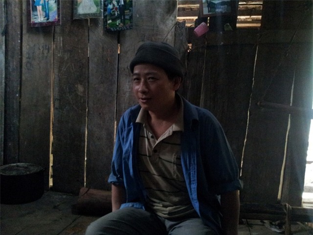 Anh Trương Văn Ve nhẩm đếm tên 21 đứa con của mình.