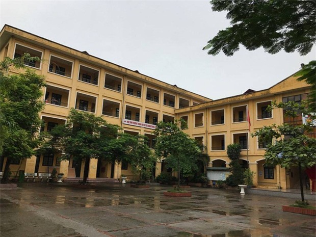 Hà Nội: 10 học sinh nổi mẩn ngứa, cay mắt sau khi nhà trường phun thuốc chống sốt xuất huyết - Ảnh 3.