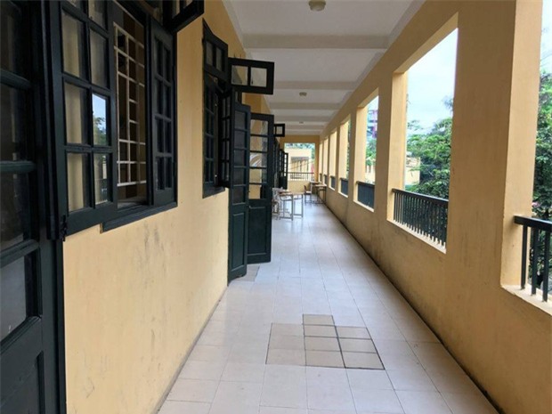 Hà Nội: 10 học sinh nổi mẩn ngứa, cay mắt sau khi nhà trường phun thuốc chống sốt xuất huyết - Ảnh 4.