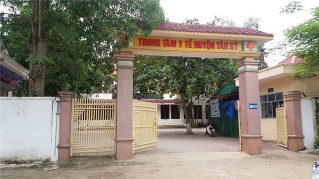 mot phu nu bat ngo tu vong sau khi chich mun co chua mu - 1