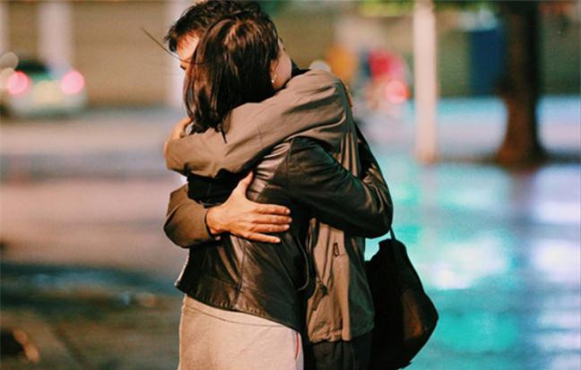 lao vao kiem tien, vo ngoai tinh voi ga hang xom ma van phai lang im chap nhan - 2