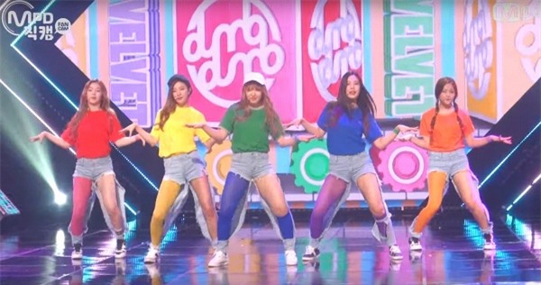 Sao Việt đã là gì, thảm họa thời trang sao Hàn mới khiến fan phát hoảng!-8