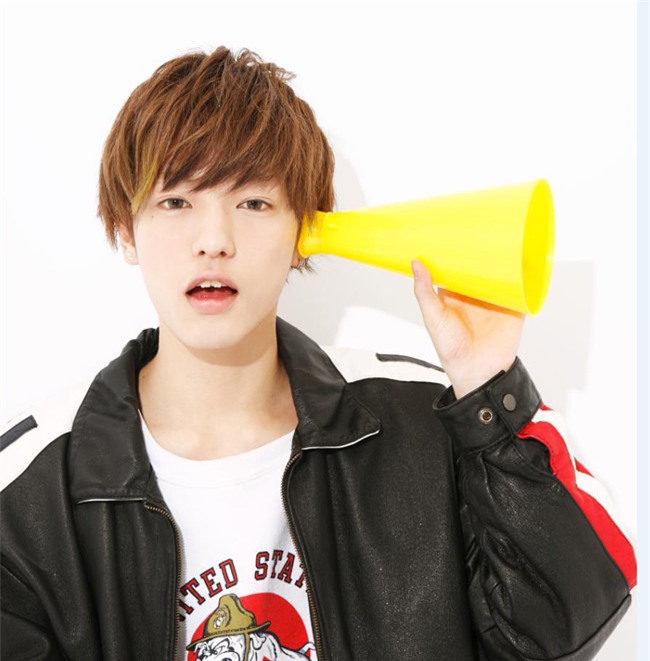 Hot boy lai noi tieng voi man day trang diem khong thua kem con gai hinh anh 8