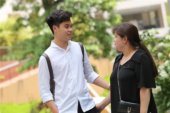 Cả xã hội kỳ vọng vào những nhà giáo tương lai để gửi gắm con em họ song điểm đầu vào ngành sư phạm năm nay thấp khiến họ lo lắng.