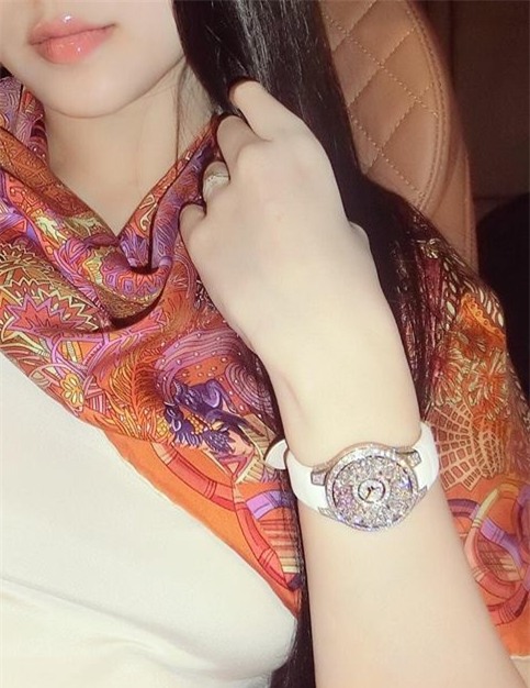 Đăng ảnh vui vui, hotmom Huyền Baby vô tình để lộ chiếc đồng hồ hơn 3 tỉ đồng khiến dân tình phát sốt - Ảnh 2.