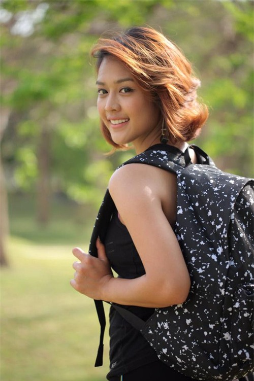 Nữ phóng viên Thái Lan đẹp hút mắt ở SEA Games 29 - Ảnh 8.