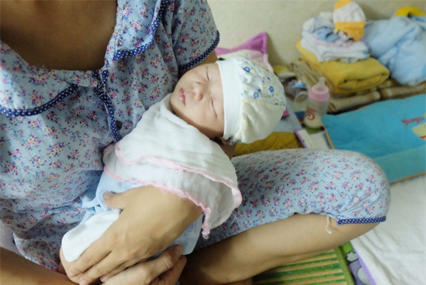 Vụ cháu bé bị mẹ bỏ rơi cùng bức thư: Đừng chỉ trích mẹ bé, cô ấy quá trẻ và đang bị chấn động tâm lý - Ảnh 2.