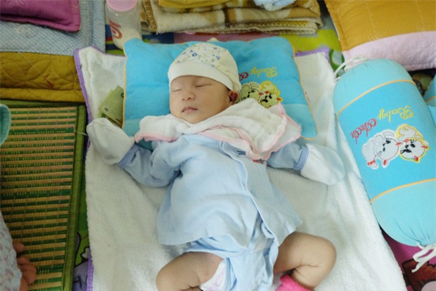 Vụ cháu bé bị mẹ bỏ rơi cùng bức thư: Đừng chỉ trích mẹ bé, cô ấy quá trẻ và đang bị chấn động tâm lý - Ảnh 3.