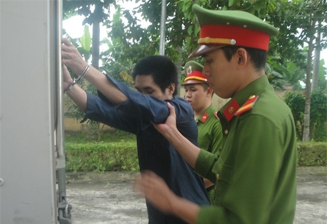 Me vang nha, cha duong nhieu lan cuong hiep be gai 13 tuoi hinh anh 1