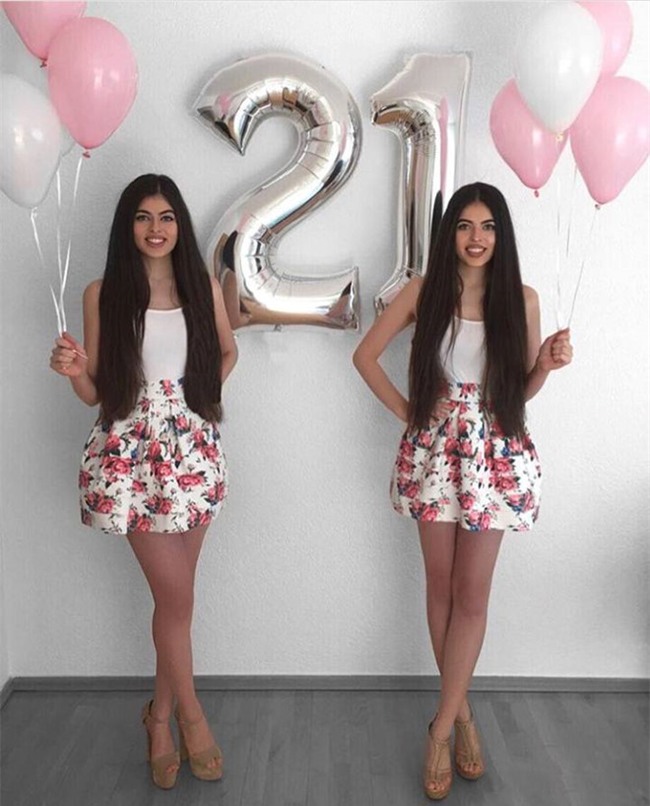 Chi em song sinh mat xinh, dang chuan noi tieng tren mang xa hoi hinh anh 5