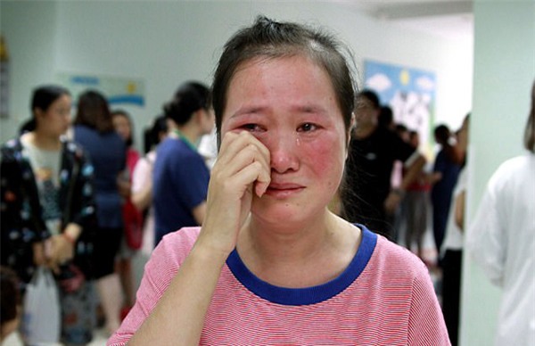 con trai mac benh hiem gap, ong bo ngheo quy goi cau xin bac si cuu giup - 2