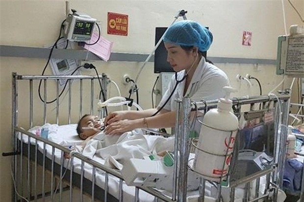 Quảng Ninh: Cháu bé 18 tháng tuổi nguy kịch vì đuối nước trong... bể cá cảnh - Ảnh 1.