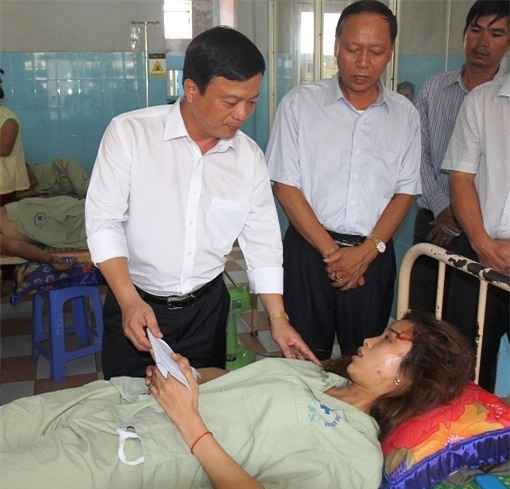 tai nan 5 nguoi chet: nan nhan nho lai khoanh khac vang ra khoi xe hinh anh 2