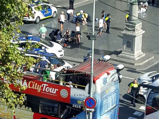 IS nhận trách nhiệm vụ khủng bố ở Barcelona - Ảnh 1.