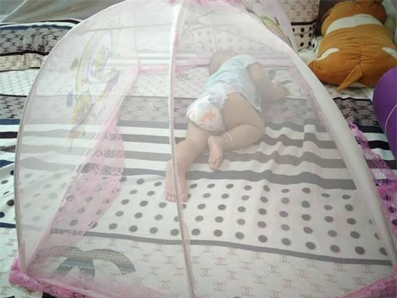 Nhật kí mẹ bỉm sữa sốt xuất huyết nửa đêm xách chai truyền từ viện về cho con bú - Ảnh 3.