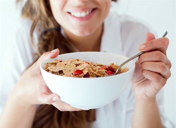 nhung thoi quen an sang sai lam khien ban mai ue oai, met moi - 10