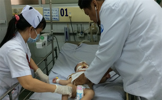 BS Bệnh viện Nhi đồng 1: Khi trẻ sốt cao co giật, cha mẹ tuyệt đối không mắc sai lầm này