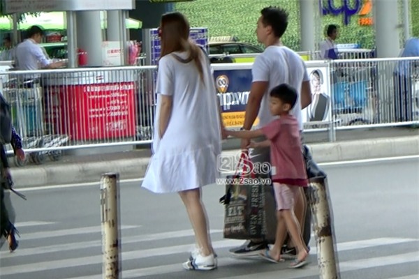 ĐỘC QUYỀN: Clip Hồ Ngọc Hà và Kim Lý hôn nhau khi cùng đi nghỉ dưỡng Côn Đảo-11