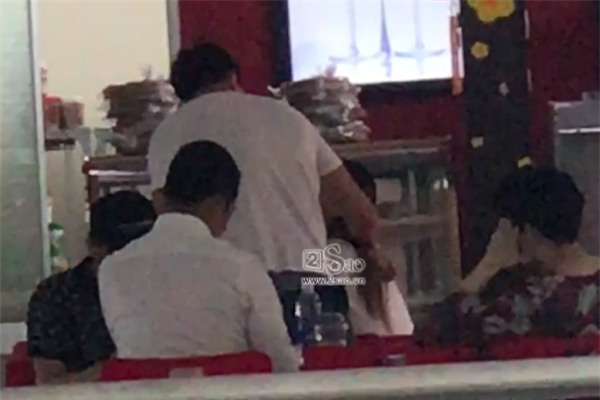 ĐỘC QUYỀN: Clip Hồ Ngọc Hà và Kim Lý hôn nhau khi cùng đi nghỉ dưỡng Côn Đảo-7