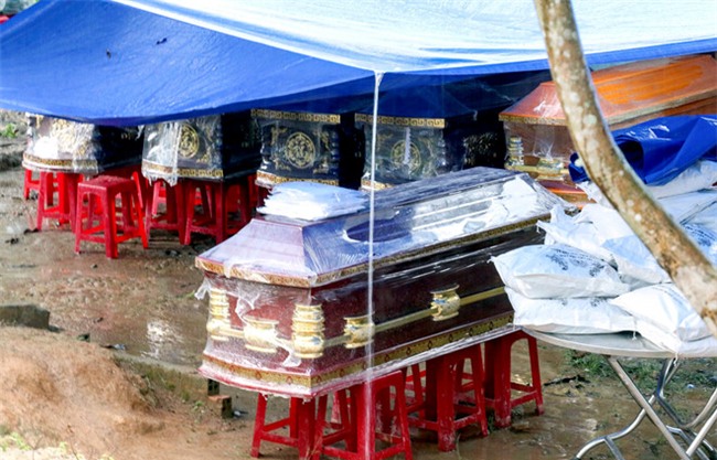 Vu no 6 nguoi chet: 'Gia dinh kho khan nen cua lay sat ban mua gao' hinh anh 2