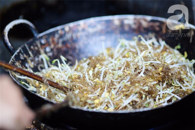 Chớm thu, ghé ăn miến lươn 30 năm tuổi trên phố cổ, quán chưa đến 10m2 mà mỗi ngày hết veo 2 tạ - Ảnh 5.