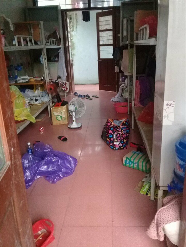 Quay lại ký túc sau kỳ nghỉ hè, cô gái phát hoảng với món quà 2 bạn cùng phòng tặng - Ảnh 1.