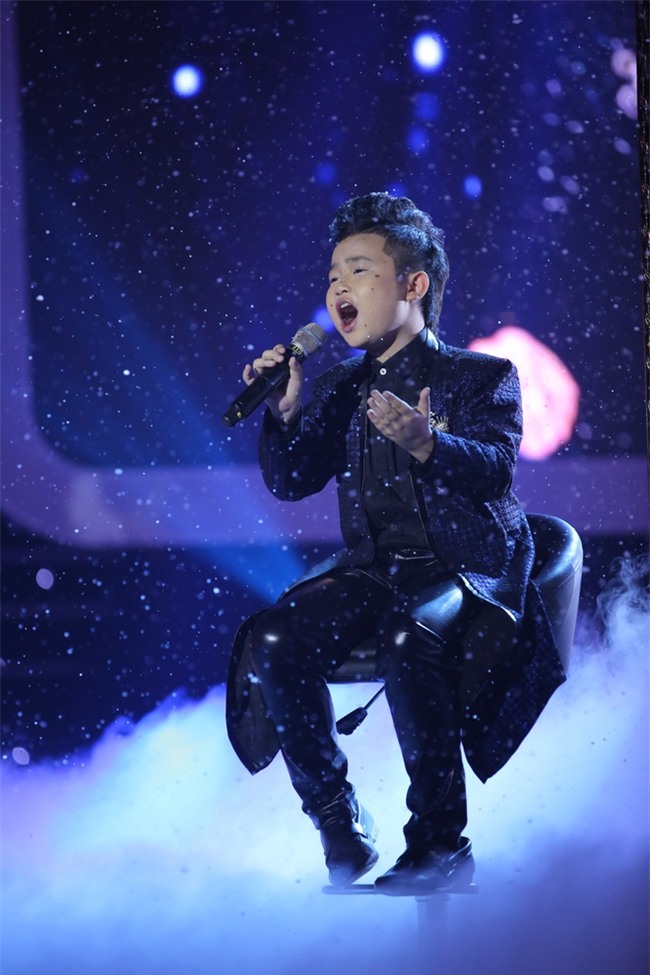 Vừa hát vừa nhai trầu, bà cụ 8 tuổi gây chấn động Gương mặt thân quen nhí - Ảnh 6.