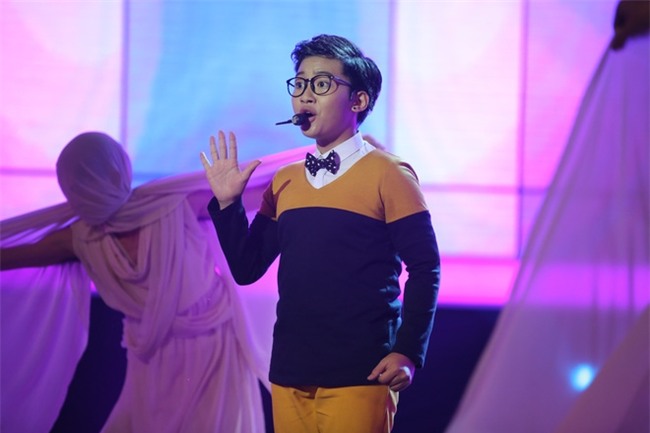 Vừa hát vừa nhai trầu, bà cụ 8 tuổi gây chấn động Gương mặt thân quen nhí - Ảnh 7.