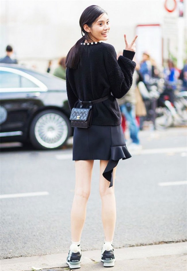 khong chiu thua nhau, minh hang va ha ho deu nhanh chong cap nhat mau tui hot nhat nam - 13