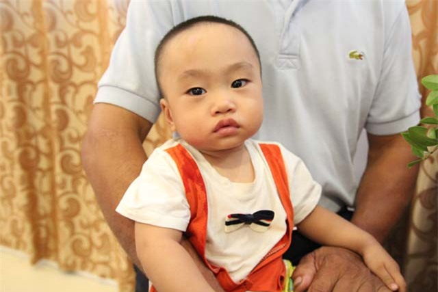 ky tich: co giao ve huu sinh con o tuoi 60, nuoi con hoan toan bang sua me - 2