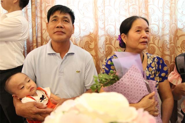 ky tich: co giao ve huu sinh con o tuoi 60, nuoi con hoan toan bang sua me - 5