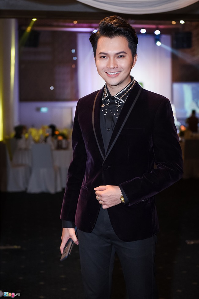 Quy Binh va dan sao Viet toi chuc mung le cuoi Le Phuong o Sai Gon hinh anh 12