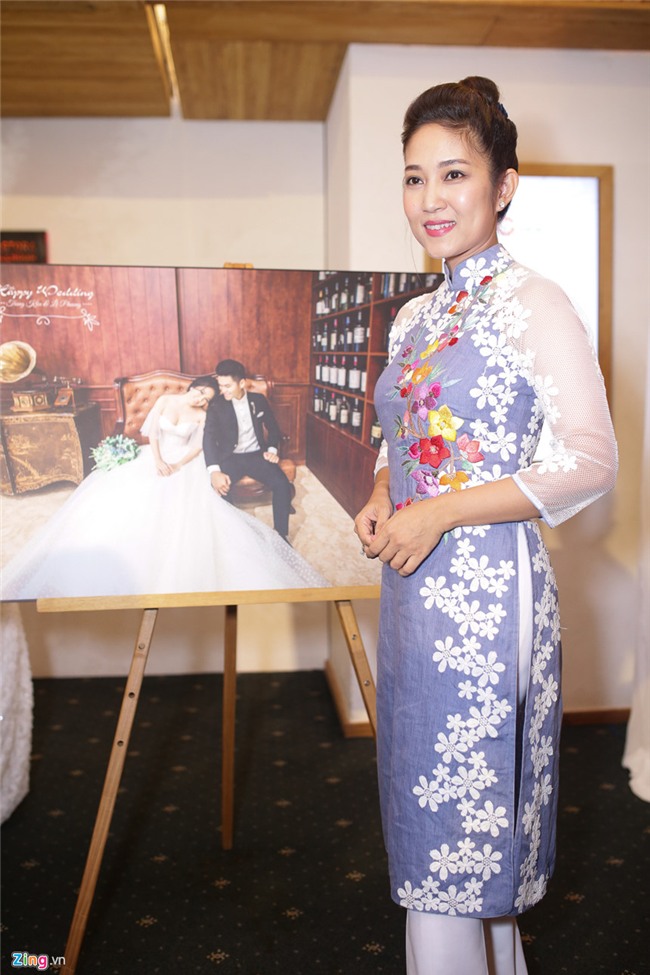 Quy Binh va dan sao Viet toi chuc mung le cuoi Le Phuong o Sai Gon hinh anh 19