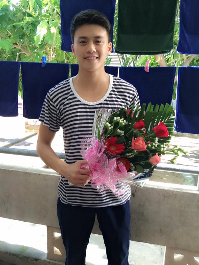 Chàng lính hải quân điển trai đang gây sốt mọi diễn đàn là ai?-2