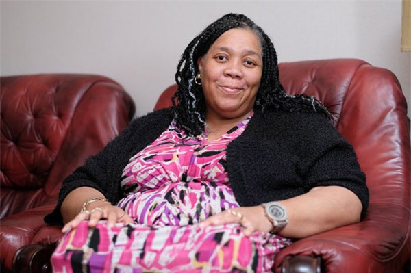 me da den bong chuyen sang trang, con gai phai thot len "khong phai me cua con" - 3