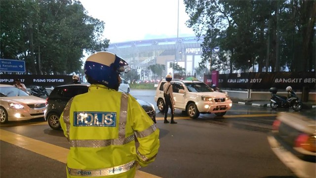  Mặc dù Ban tổ chức khuyến cáo người hâm mộ nên tới sân từ sớm, nhưng giao thông tại Kualar Lumpur khá thông thoáng, ảnh: Q.H 