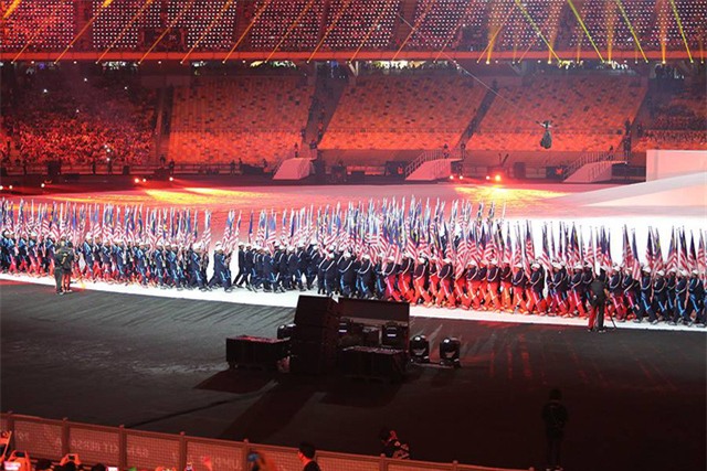 320 lá cờ tượng trưng cho 320 triệu dân Đông Nam Á, ảnh: Q.H