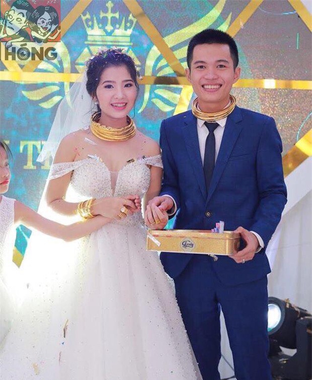 Đám cưới siêu khủng ở Nghệ An: Cô dâu chú rể kiềng vàng đeo đầy cổ, được tặng cả biệt thự, ô tô - Ảnh 1.