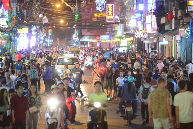 Pho di bo Bui Vien o Sai Gon chinh thuc hoat dong vao toi nay hinh anh 2