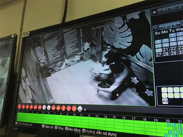 ha noi: mac ket hang gio trong thang may o tang 25, doi nam nu phai nhap vien cap cuu - 1